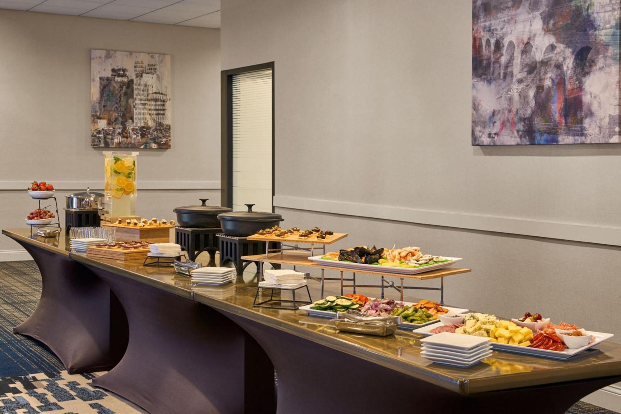 Delta Hotels By Marriott Minneapolis Northeast Ngoại thất bức ảnh